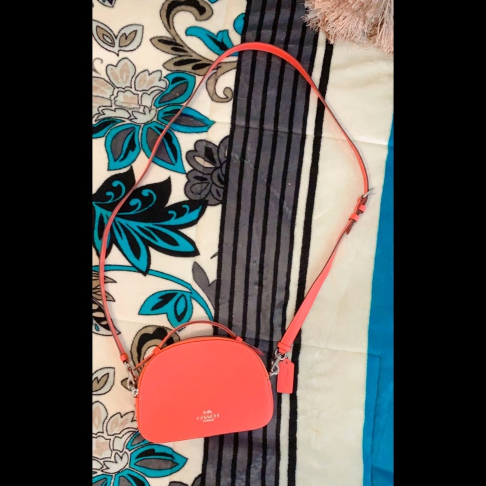 ❤️‍🔥Beautiful coral double zip coach bag ❤️‍🔥